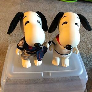 VINTAGE SYNDICATE PEANUTS SNOOPY 2 VINYL FIGURE LOT TENNIS BASEBALL DOLLS 1966